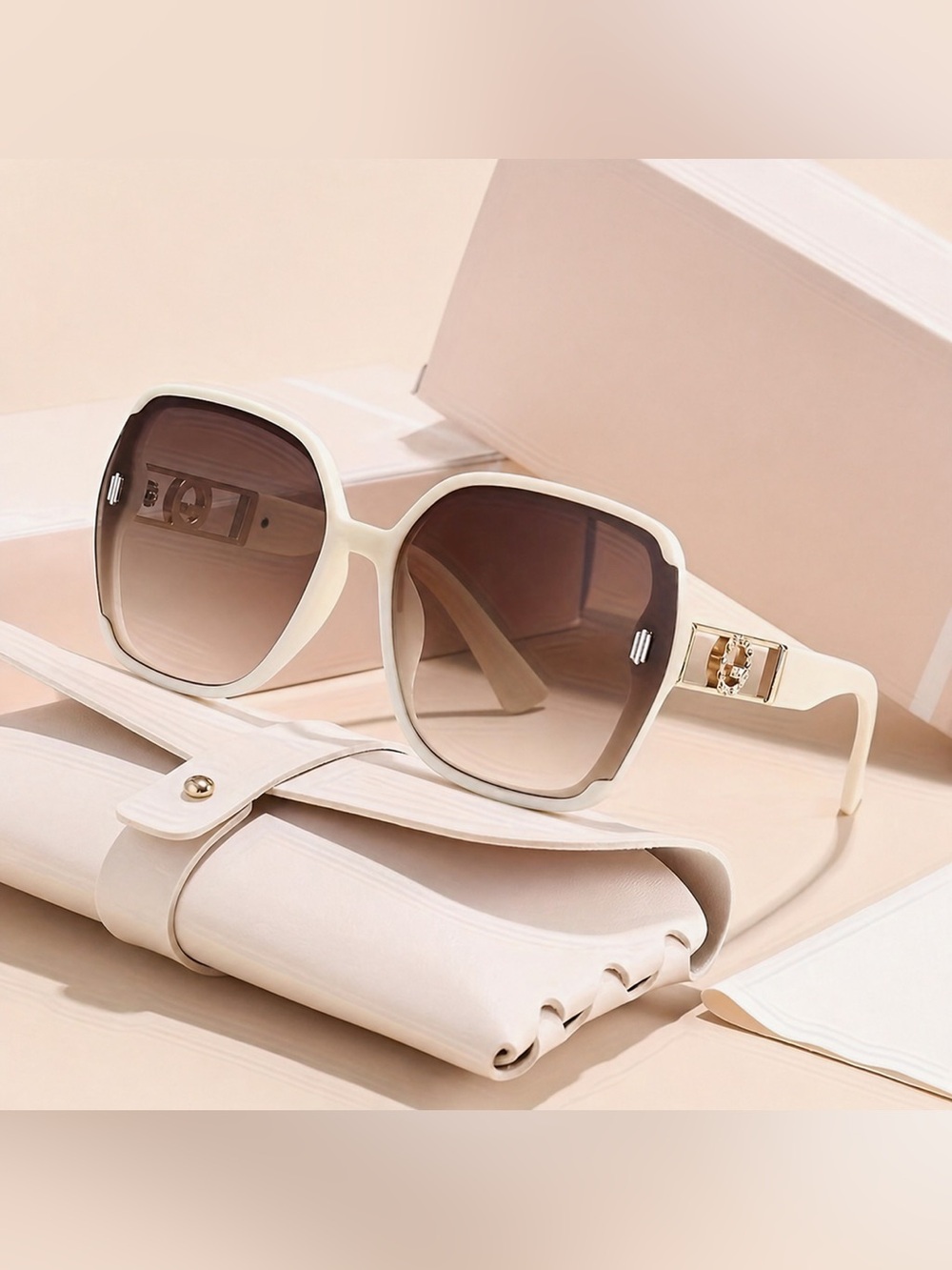Classic Retro Oversized Frames with Gradient Lenses and Jeweled Design
